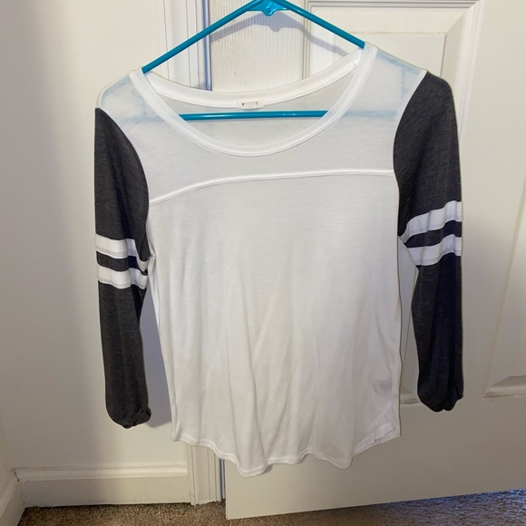 Garage Tops - Gray and white baseball style 3/4 shirt